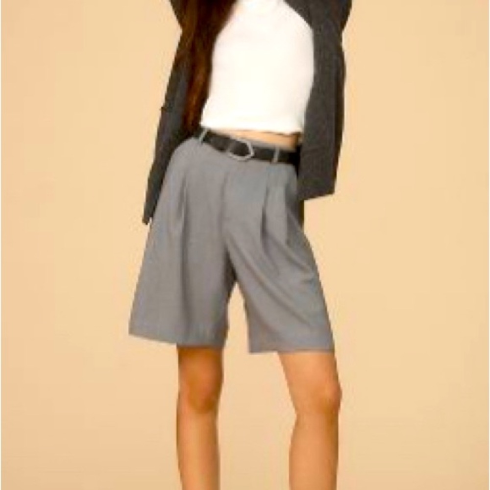 The Avery pleated trouser short